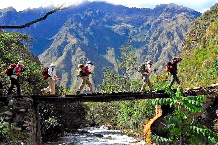 "Turismo Sostenible en Perú: Preservando la Naturaleza y la Cultura para las Futuras Generaciones"